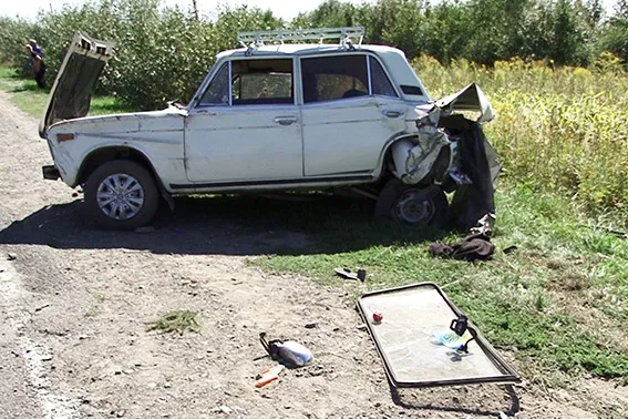 Рядом с городским кладбищем произошла крупная авария — фото 3