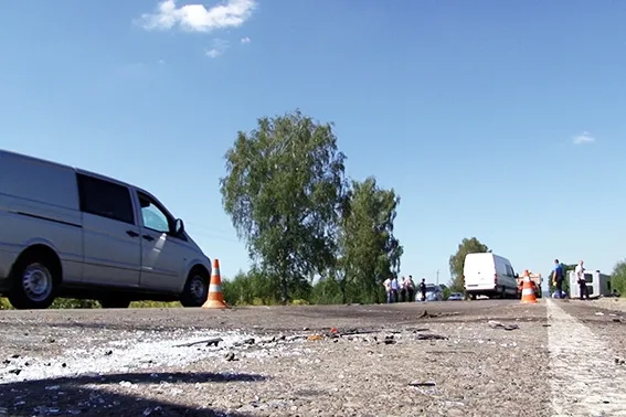 Рядом с городским кладбищем произошла крупная авария — фото 4