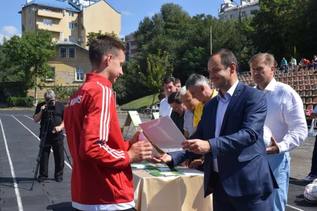 У Івано-Франківську розпочались обласні футбольні змагання — фото 3