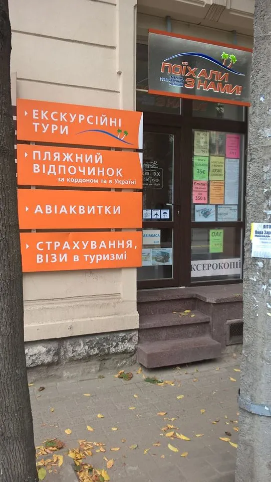 У Франківську продовжують демонтовувати рекламні вивіски із фасадів будинків — фото 4