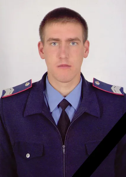 На Ивано-Франковщине трагически погиб полицейский.Сегодня друзья и родные простились с погибшим — фото 8
