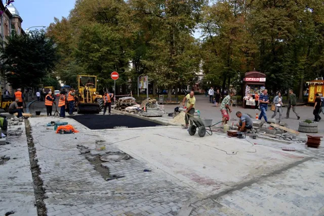 В городе завершают обустройство улицы Сотника Мартынца — фото 3