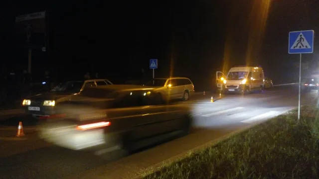 На Набережной автомобиль сбил пешехода - у пострадавшего нет претензий к водителю — фото 1