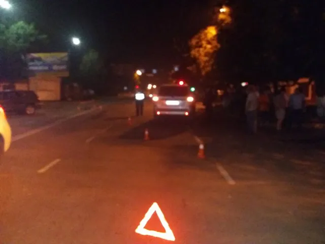 На Троллейбусной автомобиль травмировал пешехода — фото 1