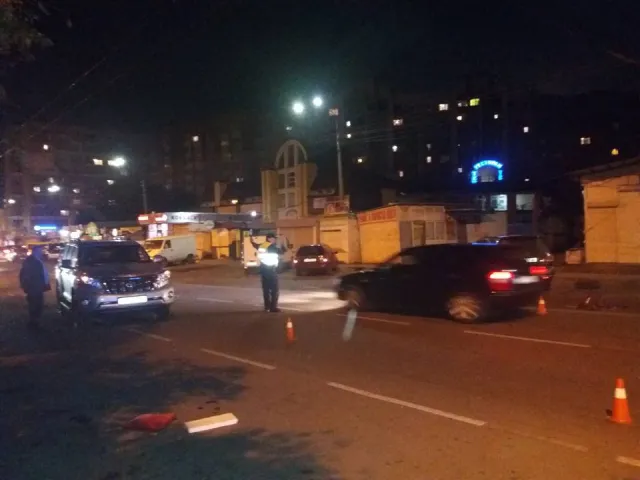 На Троллейбусной автомобиль травмировал пешехода — фото 3