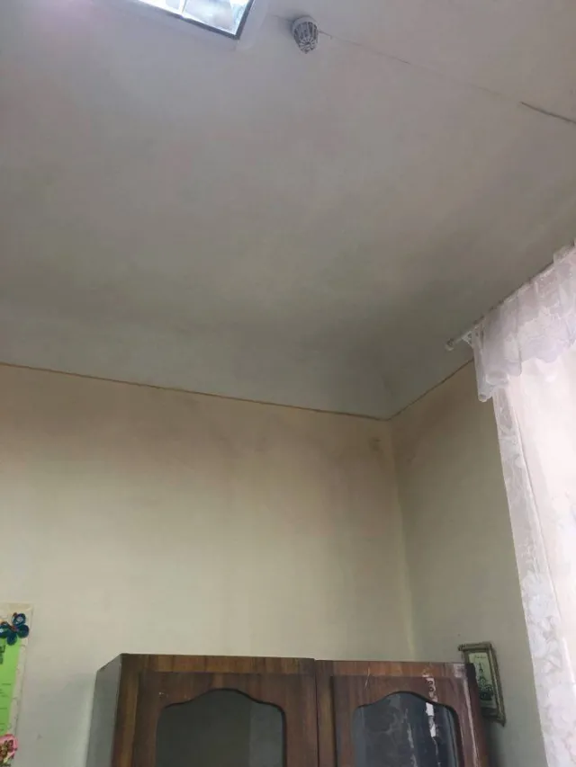 «Сырость, грибок, прогнивша пол и убиты мебель», - так выглядит класс в франковской музшколы. В управлении говорят, что там идет капремонт — фото 1