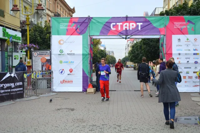 В Ивано-Франковске состоялось самое масштабное спортивное действо этого года - Frankivsk Half Maraton'16 — фото 16