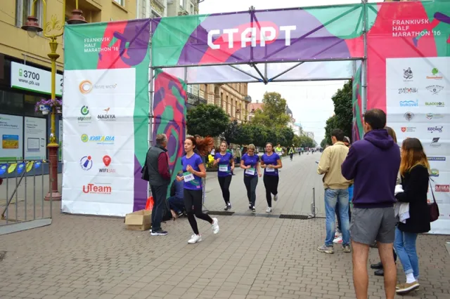 В Ивано-Франковске состоялось самое масштабное спортивное действо этого года - Frankivsk Half Maraton'16 — фото 18