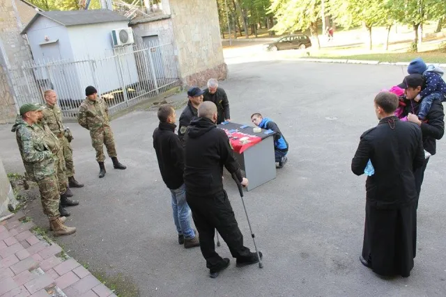 Прикарпатські воїни-добровольці відправились у зону АТО — фото 2
