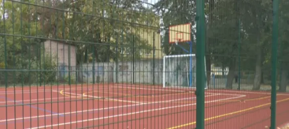 Новосілля по-спортивному: в Івано-Франківську новеньку арену поблизу 11-ї школи «обмили» футбольною грою — фото 5