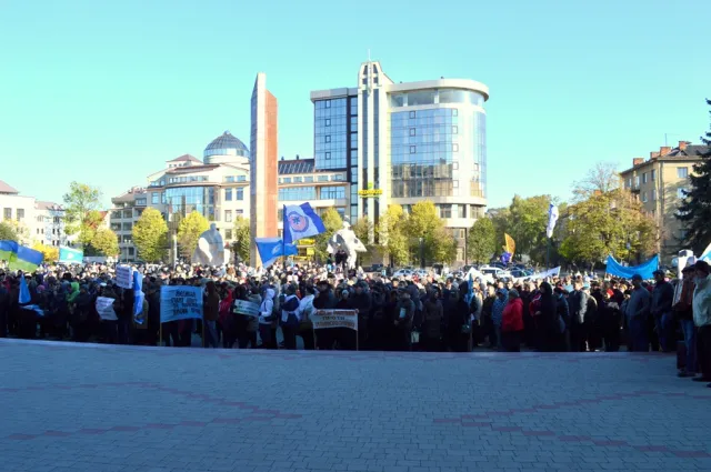 Під ОДА відбувся мітинг проти підвищення тарифів — фото 1