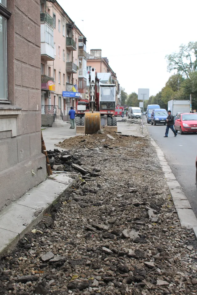На Бельведерській понизять тротуари для людей з обмеженими можливостями — фото 2