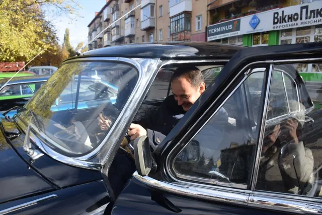 В Ивано-Франковске по случаю Дня автомобилиста состоялся парад ретро автомобилей — фото 3