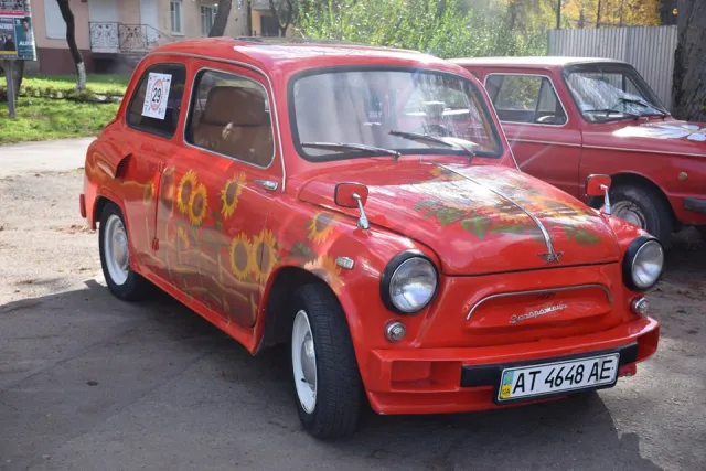 В Ивано-Франковске по случаю Дня автомобилиста состоялся парад ретро автомобилей — фото 4