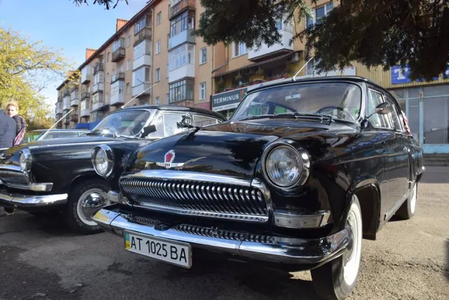 В Ивано-Франковске по случаю Дня автомобилиста состоялся парад ретро автомобилей — фото 5