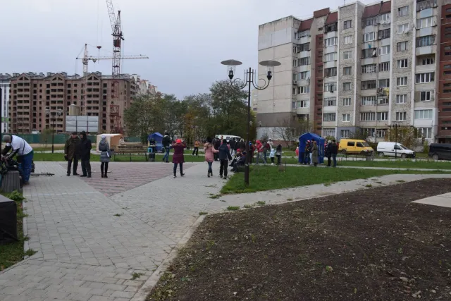 У мікрорайоні Каскад відкрили першу відпочинкову зону. Ціна питання - понад мільйон гривень з міського бюджету — фото 1