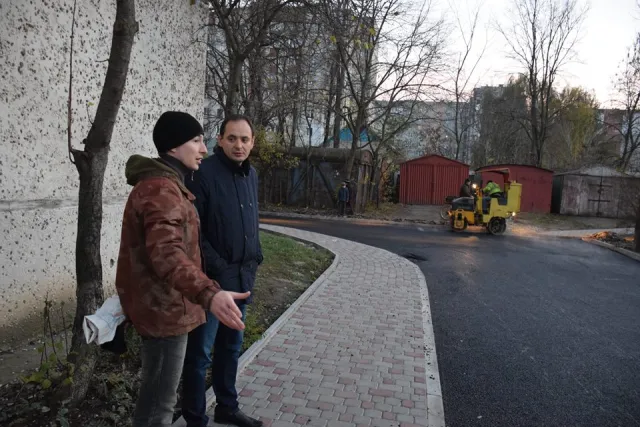 Марцінків почав асфальтувати двори на Каскаді — фото 1