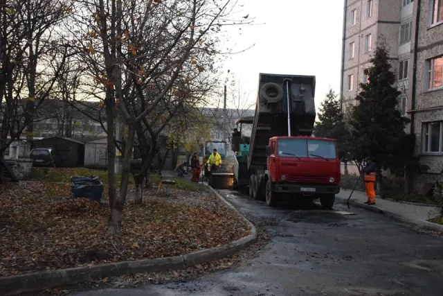 Марцінків почав асфальтувати двори на Каскаді — фото 3