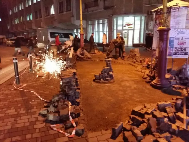 «Достала ноги»: в Ивано-Франковске из новых сниженных переходов исчезла тактильная плитка — фото 3