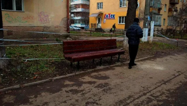 На улице Низовой и Северном бульваре установили новые скамейки — фото 1