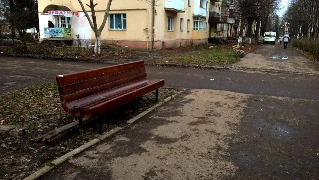 На улице Низовой и Северном бульваре установили новые скамейки — фото 2