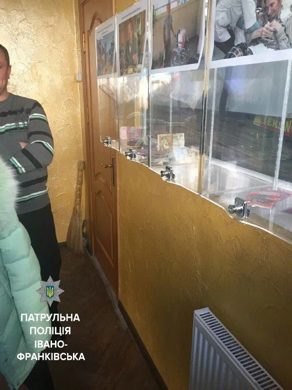 В Франковске мужчина, который просил милостыню, решил передать средства на благотворительность — фото 2