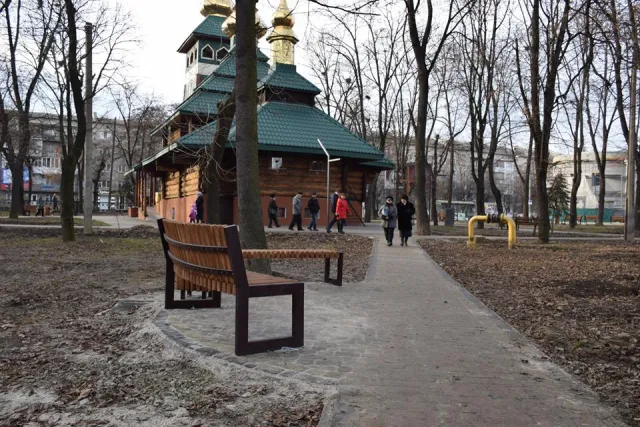 В Ивано-Франковске торжественно открыли еще один сквер. Благоустройство обновленного сквера "Княгинин" на этом не заканчивается — фото 1