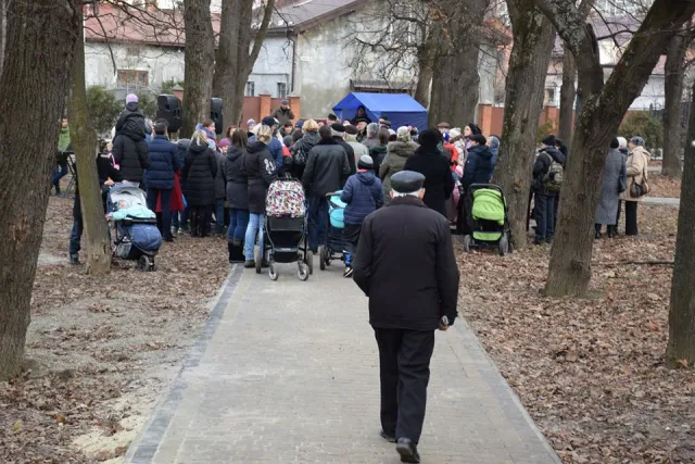 В Ивано-Франковске торжественно открыли еще один сквер. Благоустройство обновленного сквера "Княгинин" на этом не заканчивается — фото 4