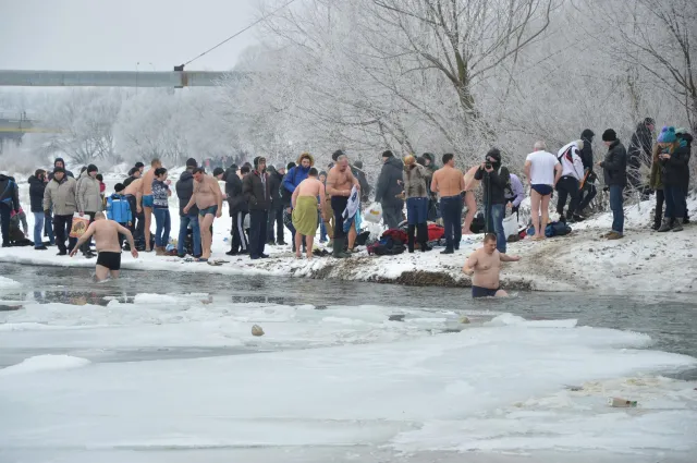Как в Ивано-Франковске проходило освящение иорданской воды — фото 12