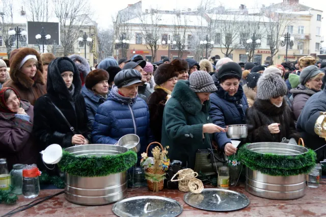 Как в Ивано-Франковске проходило освящение иорданской воды — фото 19