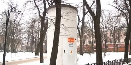 Энергия без перебоев:сквер «Русской тройке», что в центре Ивано-Франковска, дополнила новая постройка - разгрузочная трансформаторная подстанция — фото 1