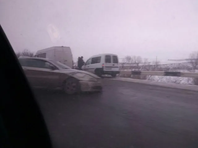 На Івано-Франківщині маштабна ДТП: в аварії розбилися чотири машини — фото 3