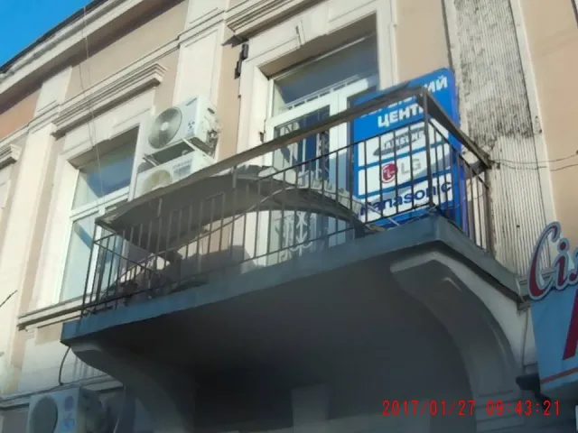 Демонтаж незаконной рекламы и вывесок в Франковске: освободили еще два здания — фото 5