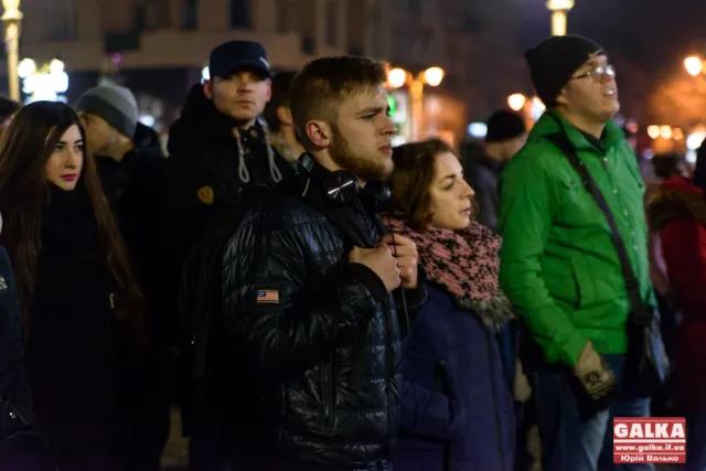Спасибо тебе за все: на Вечевой площади Ивано-Франковска почтили память Андрея Кузьменко — фото 6