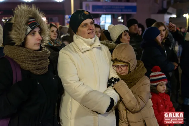 Спасибо тебе за все: на Вечевой площади Ивано-Франковска почтили память Андрея Кузьменко — фото 7