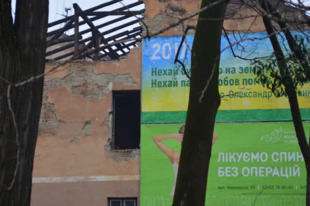 На улице Бельведерский сносят старую каменницу, чтобы построить многоэтажный дом — фото 1