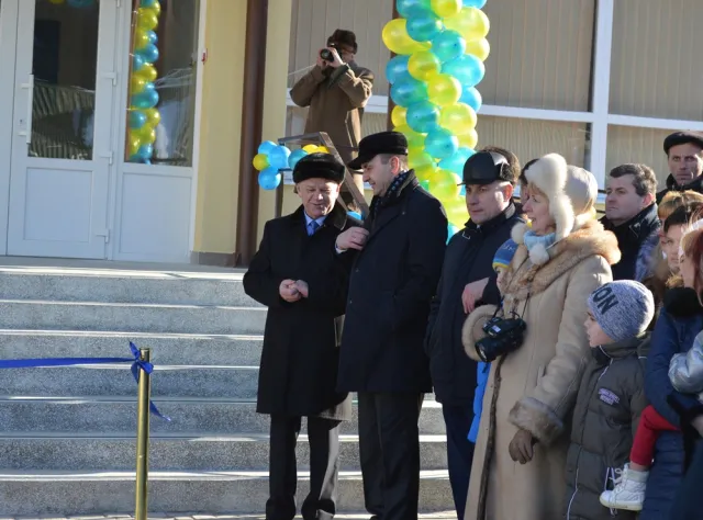Візит Порошенка на Івано-Франківщину завершився врученням ключів від 4-х пожежних машин та відкриттям лікарень. Як це було. — фото 7