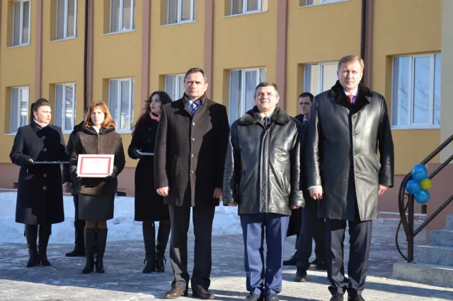 Візит Порошенка на Івано-Франківщину завершився врученням ключів від 4-х пожежних машин та відкриттям лікарень. Як це було. — фото 10