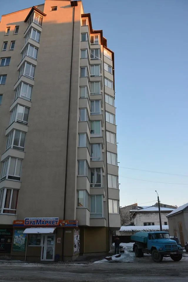 І поліетеленові пакети, і пластмасові пляшки, і ганчірки: франківцям показали чим вони забивають каналізаційні мережі міста — фото 5