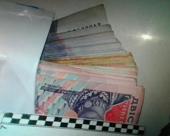 В Івано-Франківську посеред вулиці затримали крадіїв, котрі украли 40 тисяч гривень — фото 2