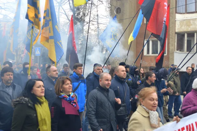 В Ивано-Франковске выступили против режима олигархов, повышенных тарифов и репрессий — фото 19