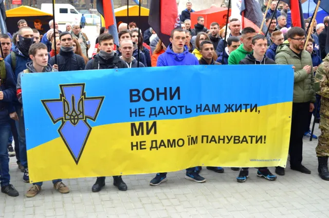 В Ивано-Франковске выступили против режима олигархов, повышенных тарифов и репрессий — фото 3