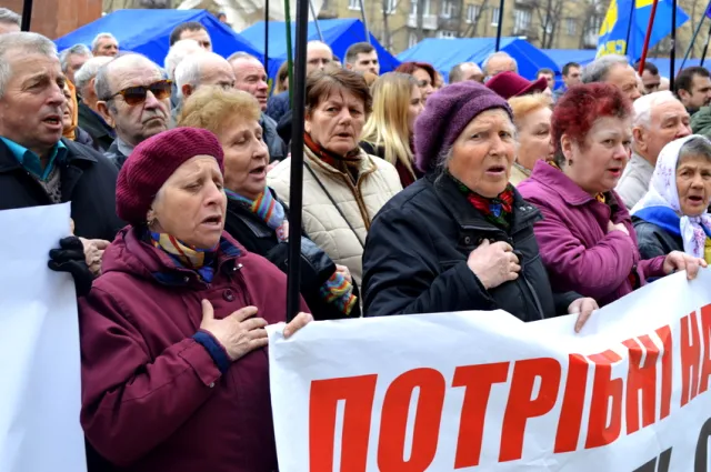 В Ивано-Франковске выступили против режима олигархов, повышенных тарифов и репрессий — фото 5