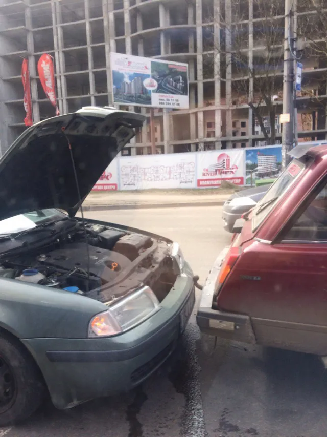 В Івано-Франківську трапилися дві ДТП, а у одного водія-епілептика трапився приступ за кермом — фото 2
