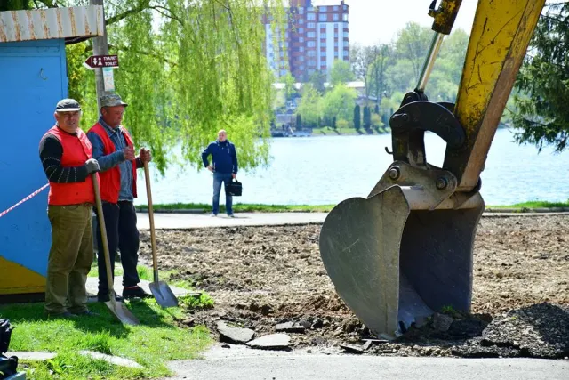 Реализация крупнейшего проекта города: в Ивано-Франковске началась реконструкция территории городского озера — фото 5
