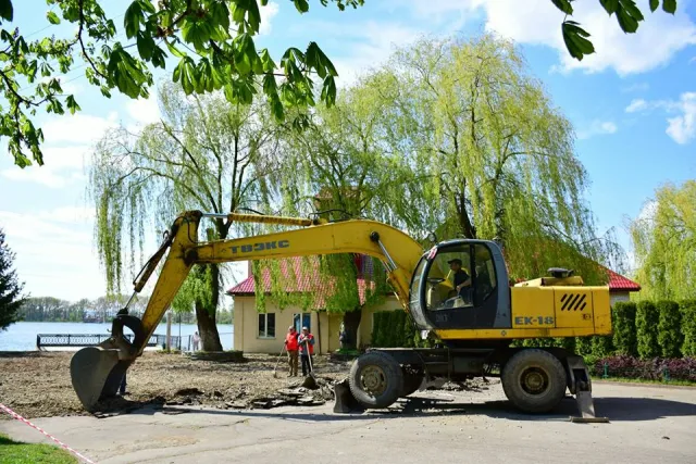 Реализация крупнейшего проекта города: в Ивано-Франковске началась реконструкция территории городского озера — фото 7