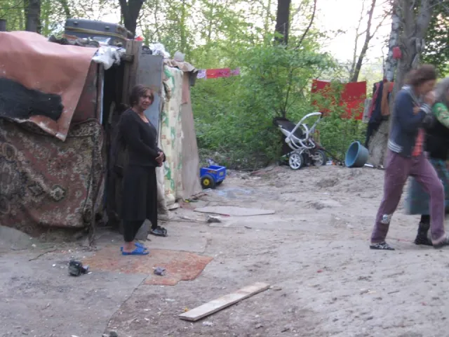В Ивано-Франковске полиция договорилась с цыганами, что они не будут воровать у горожан — фото 6