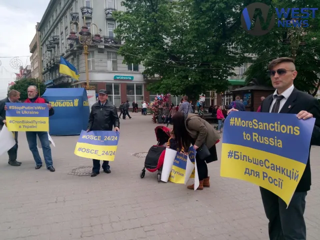 В Ивано-Франковске провели патриотическую акцию "Стоп Путин" — фото 1