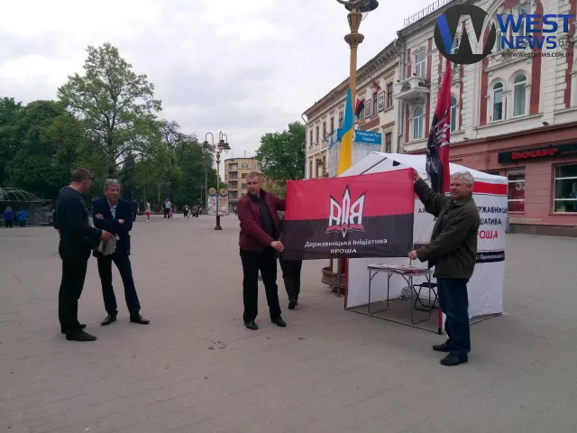 В Ивано-Франковске провели патриотическую акцию "Стоп Путин" — фото 2