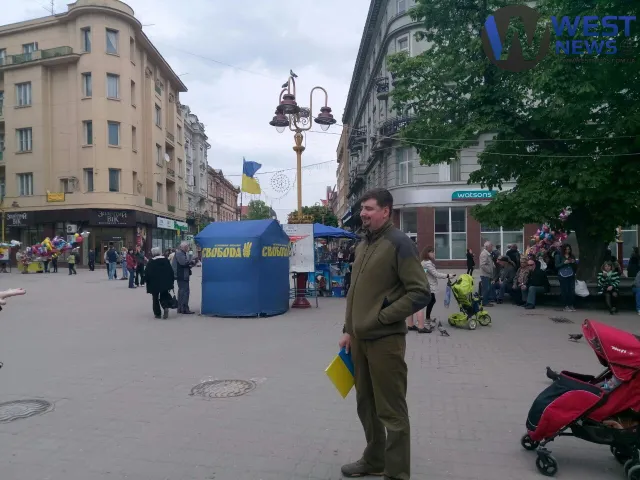 В Ивано-Франковске провели патриотическую акцию "Стоп Путин" — фото 3
